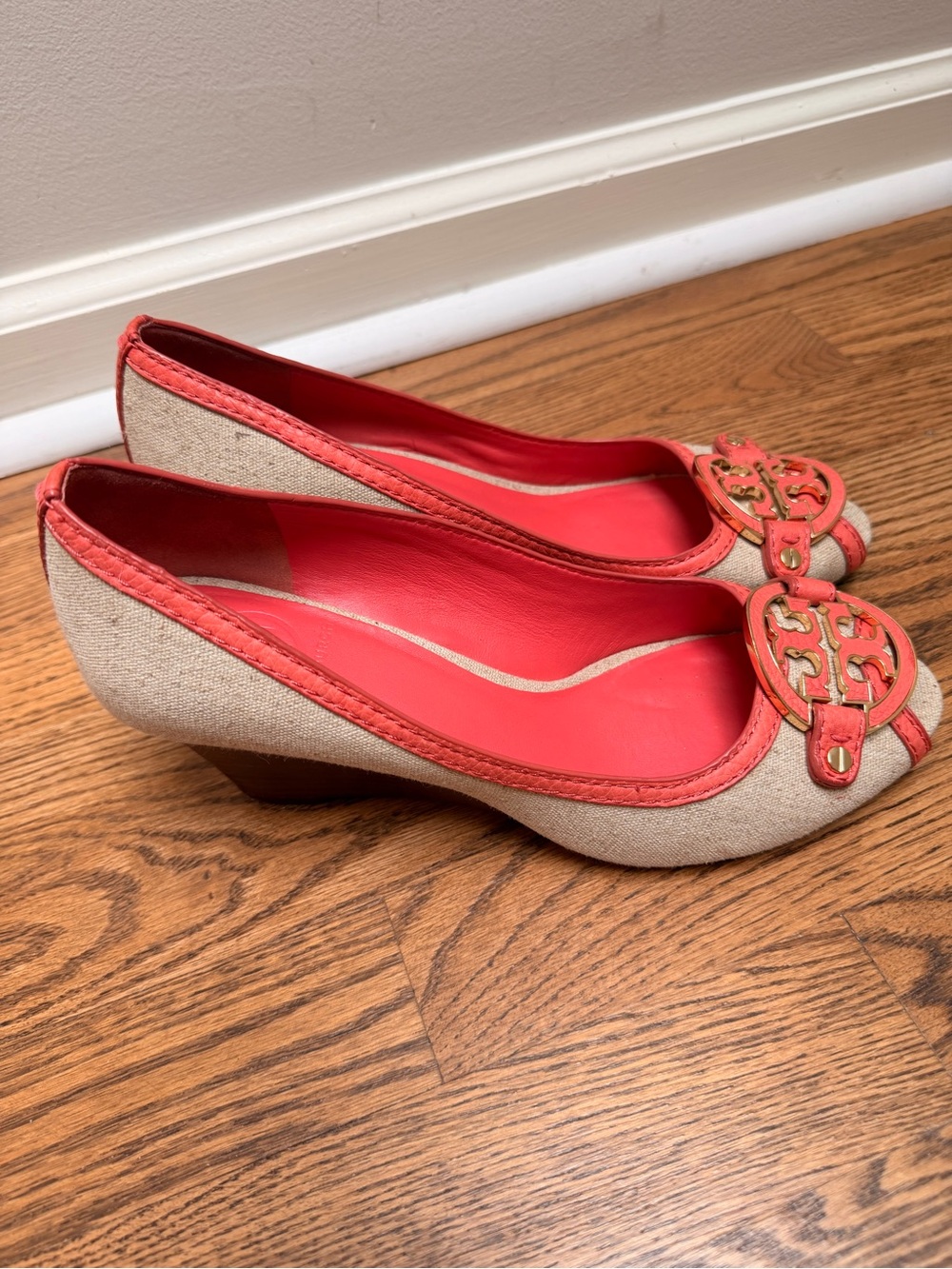 Tory Burch Coral Orange/Beige Leather and Canvas Amanda Peep Toe Wedge Pumps 9.5 - Picture 3 of 6